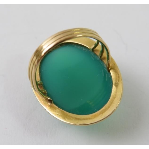 476 - Oriental jadeite jade and  nephrite pendant items; and a cabochon ring in yellow metal mount, 42gms ... 