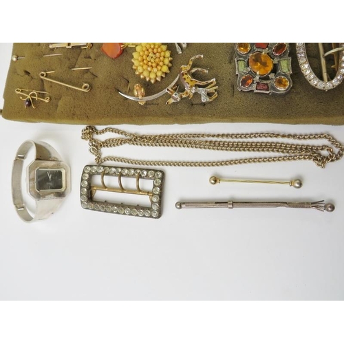 477 - A quantity of stick pins, some stone/gem set and other paste and costume jewellery to include brooch... 