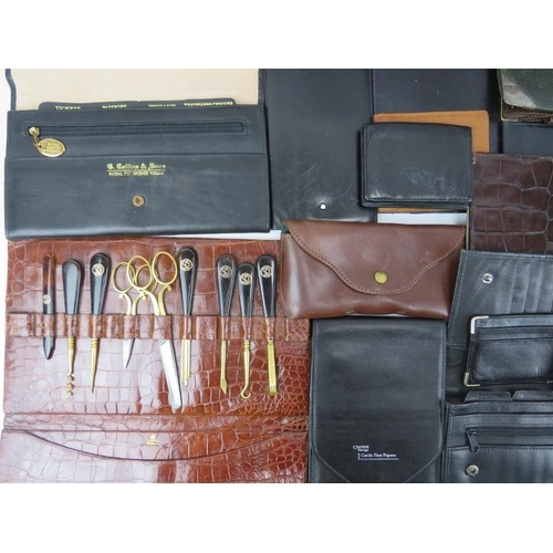 113 - A large collection of vintage leather wallets, notebooks and related items. (Quantity)
Condition rep... 