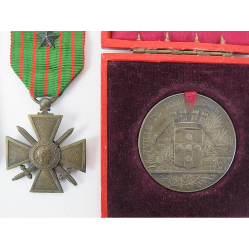 147 - A French Third Republic ‘Croix de Guerre’ bronze medal dated 1914-1918 and a Ville De Tourcoing Comm... 