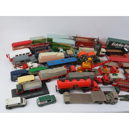 194 - A large collection of die-cast model vehicles by a various makers. (Quantity)
Condition report: Vary... 