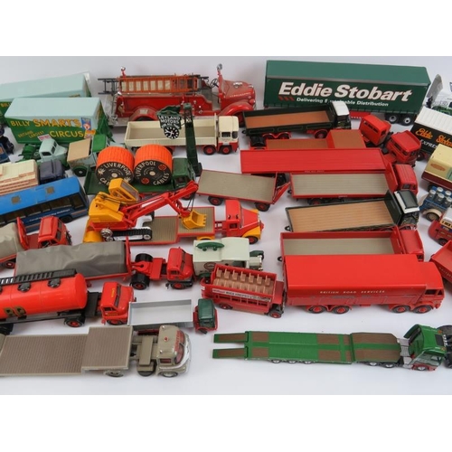 194 - A large collection of die-cast model vehicles by a various makers. (Quantity)
Condition report: Vary... 