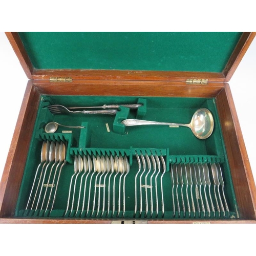 204 - A Mappin & Webb silver plated flatware cutlery canteen, early 20th century. The hinged cover opening... 