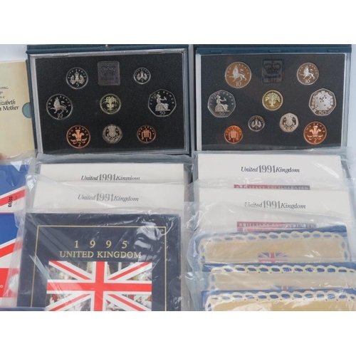 266 - A collection of Royal Mint uncirculated coins and commemorative coins, circa 1977-1995. (Quantity)
C... 