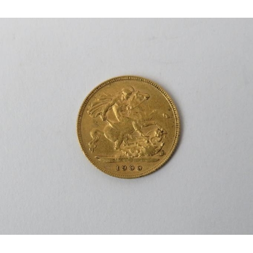 283 - A Victorian 22ct gold half sovereign, dated 1900. 1.9 cm diameter. Weight: 4 approx grams. 
Conditio... 