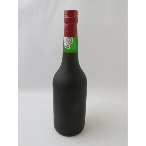 332 - A bottle of Calem Qunita do Foz Reserva 1963 Vintage Port