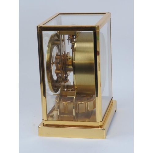 40 - A Jaeger-Le Coutre 'Atmos' clock, Swiss, late 20th century. No 289994. With paperwork and presentati... 