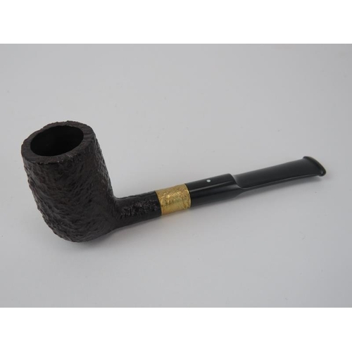 46 - A 9ct yellow gold collared Dunhill tobacco pipe with three other tobacco pipes and a tamper. 9ct yel... 