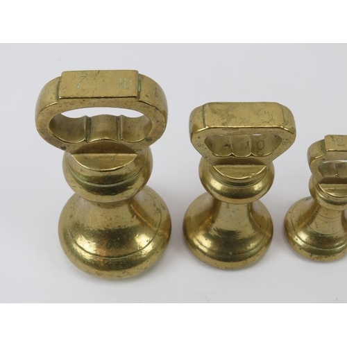 90 - Kitchenalia: Eight antique butcher’s brass bell weights. (8 items) 7 lb weight: 17.5 cm height. 
Con... 