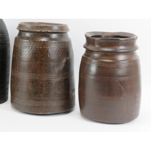 106 - A Group of five vintage/antique turned wood containers. (5 items) 35.2 cm height.
Condition report: ... 