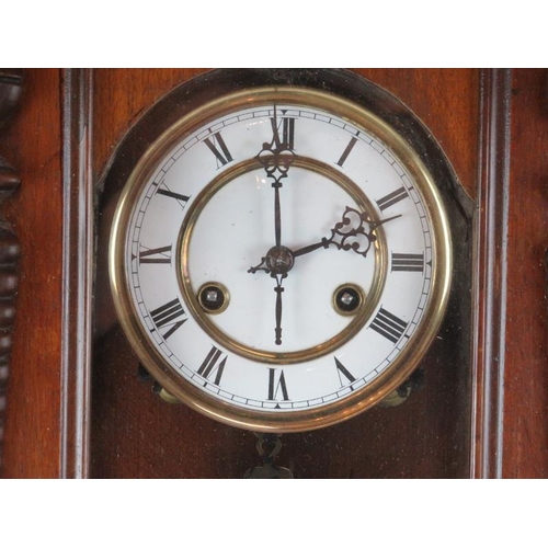 112 - A mahogany wall clock, 19th century. Probably German or Austrian. Key included. 79 cm height. 
Condi... 