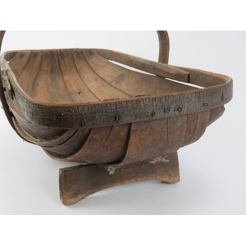 118 - A large vintage bentwood flower garden trug. 51 cm length.
Condition report: Some age related weathe... 