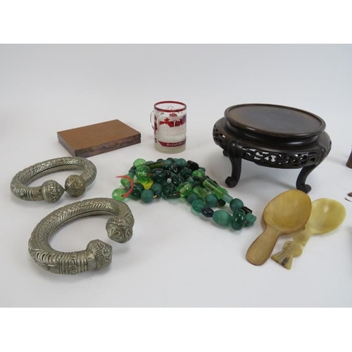 190 - A mixed group of vintage and antique collectable items, 19th/20th century. Notable items included a ... 