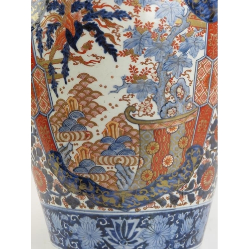 25 - A large Japanese Imari decorated porcelain vase, Meiji Period (1868–1912). 65 cm height. 
Condition ... 