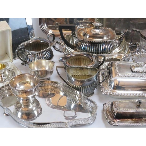 269 - A quantity of silver plated and metalware items, late 19th/20th century. (Quantity)
Condition report... 