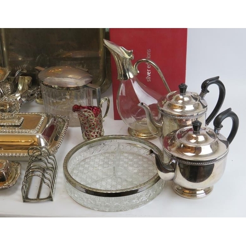 269 - A quantity of silver plated and metalware items, late 19th/20th century. (Quantity)
Condition report... 