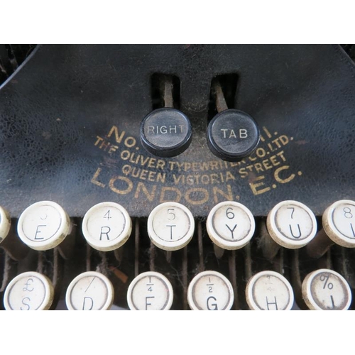 286 - A 1920's Oliver No 11 model 'Batwing' typewriter. 
Condition report: Untested.