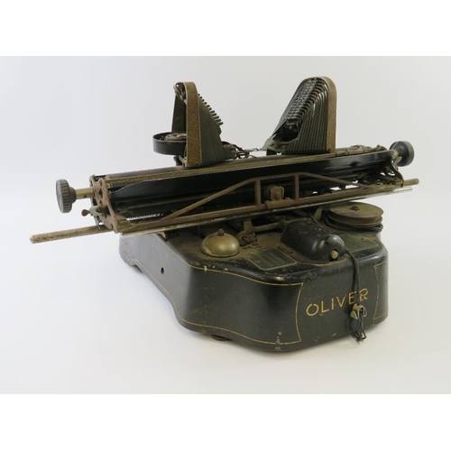 286 - A 1920's Oliver No 11 model 'Batwing' typewriter. 
Condition report: Untested.