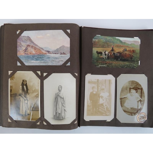 30 - Two vintage postcard albums. Containing mostly British postcards in two albums. (2 items)
Condition ... 