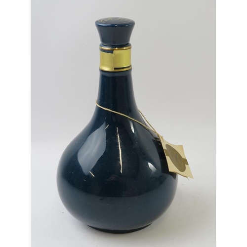 347 - A ceramic decanter of Old Parr 500, 15 year old Scotch whsiky, 1980s bottling, 75cl, 43% vol.