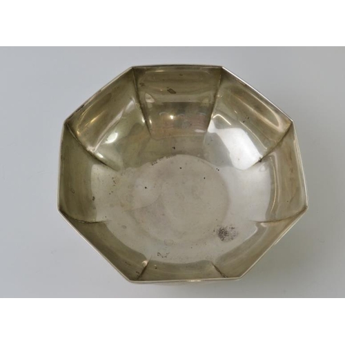 384 - A Greek sterling silver octagonal bowl marked XEIPOS 925, Diameter 13cm, approx gross weight 127 gra... 