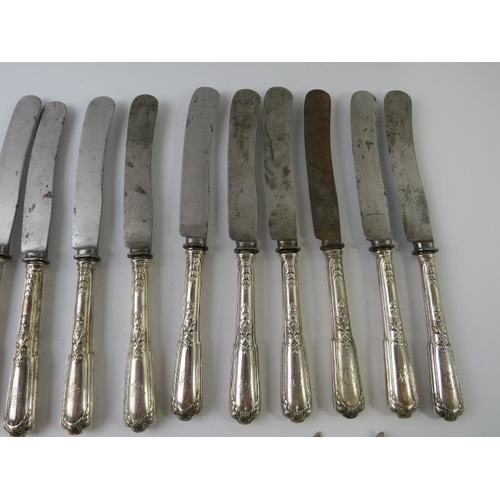 425 - A quantity of antique silver handled cutlery of various patterns and age.  Bearing English hallmarks... 