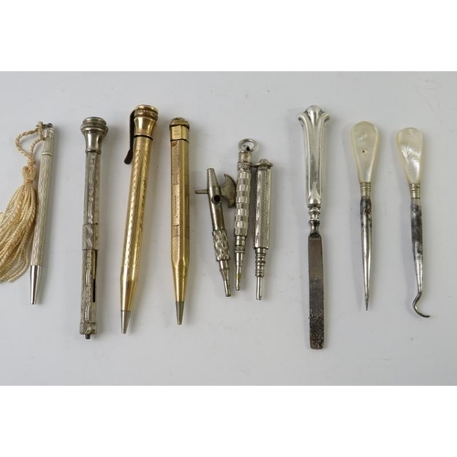 438 - A mixed lot of silver and other collectables to include pencils, manicure tools, baby's rattle, aide... 