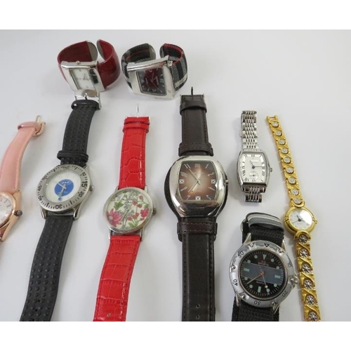 462 - A collection of assorted wristwatches, 515gms gross approx 
Bentleys can not guarantee the working o... 