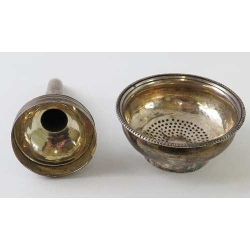 500A - A late 18th/early 19th century silver two part wine funnel with integral strainer. Bears worn hallma... 