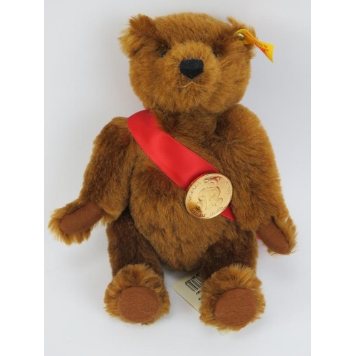 58 - A Steif Danbury Mint exclusive 55PB ’The World’s First Teddy Bear’. With buttoned yellow tag (661303... 