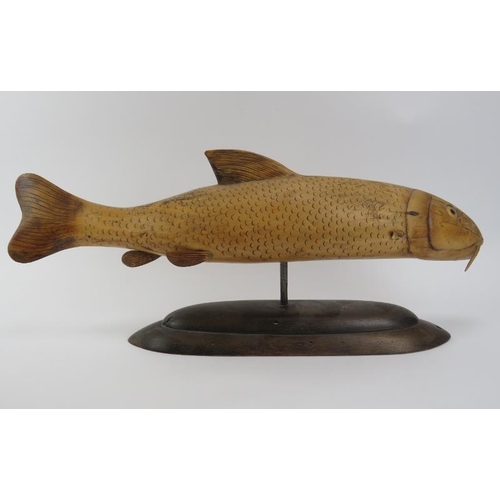 7 - A large carved wood model of a salmon fish. Modelled on a stand. 62 cm length.
Condition report: Lig... 