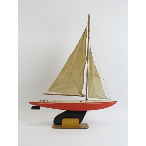 77 - A vintage pond sailing yacht. Displayed on a stand. 49.4 cm length.
Condition report: Some age relat... 