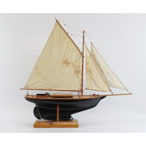 78 - A vintage Friendship Sloop pond sailing boat. Diagram/instructions included by the maker. 73 cm leng... 