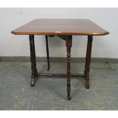 755 - An Edwardian mahogany Sutherland table, on turned supports with gate-leg action.
H68 x W68 x D15-80 ... 