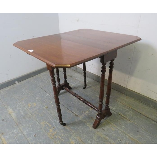 755 - An Edwardian mahogany Sutherland table, on turned supports with gate-leg action.
H68 x W68 x D15-80 ... 