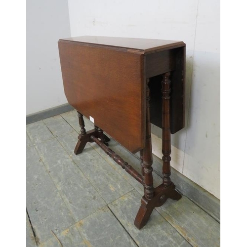 755 - An Edwardian mahogany Sutherland table, on turned supports with gate-leg action.
H68 x W68 x D15-80 ... 