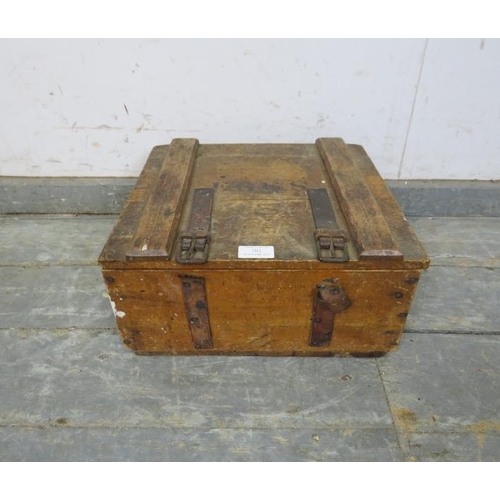 793 - An antique pine egg box with leather fastening straps and carry handles to either side. 
H18cm W36cm... 