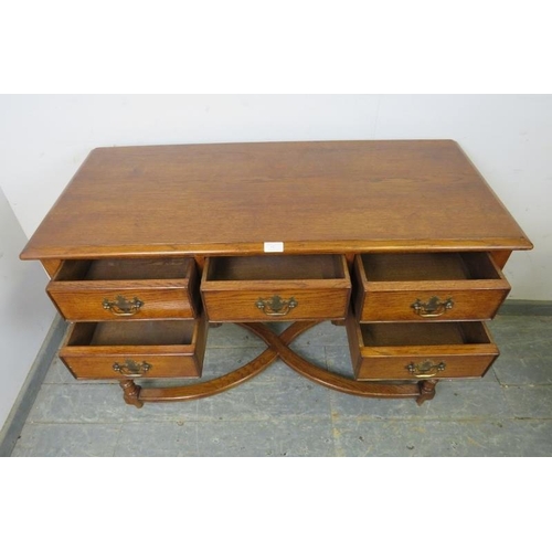 821 - A good quality antique style oak desk in the manner of Titchmarsh & Goodwin, housing five oak lined ... 