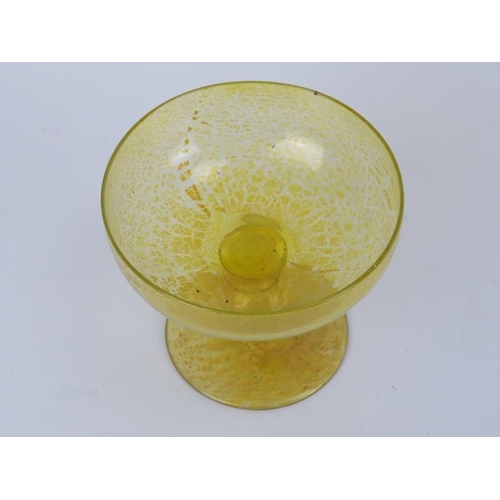 118 - A Venetian hand blown gold leaf decorated yellow glass cocktail goblet. 7.7 cm height.
Condition rep... 