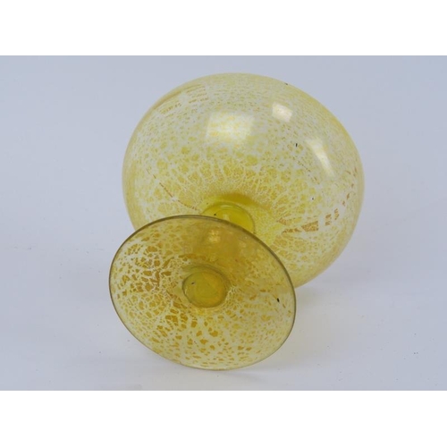 118 - A Venetian hand blown gold leaf decorated yellow glass cocktail goblet. 7.7 cm height.
Condition rep... 