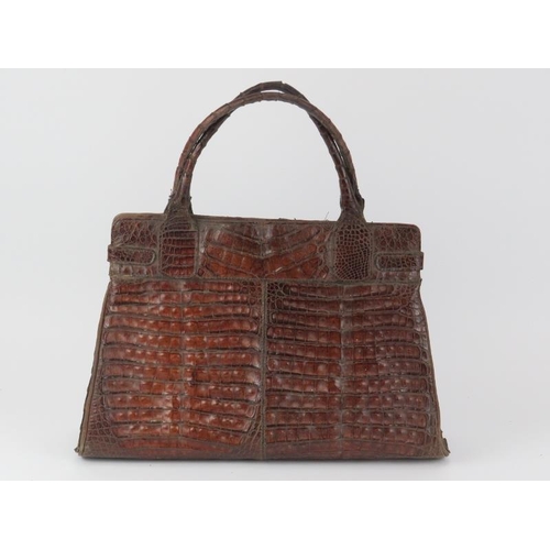 155 - A vintage crocodile skin handbag, mid 20th century. 38 cm width.
Condition report: Relatively good c... 