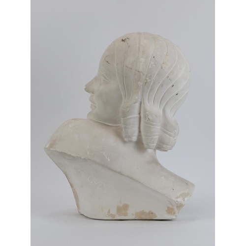 19 - An Art Deco carved plaster bust of a young woman, signed Guero. 37 cm height.
Condition report: Some... 