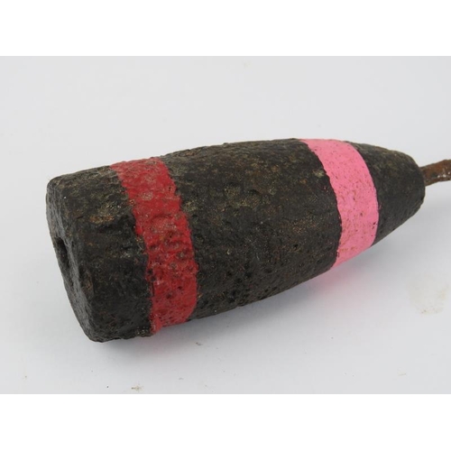 253 - A rare British WWI era No22 MK1 Pippin inert rifle grenade. 54.8 cm length.
Condition report: Some a... 