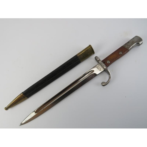 264 - A German Weyersberg Kirschbaum & Co 1908 pattern bayonet with scabbard. 45.5 cm total length.
Condit... 