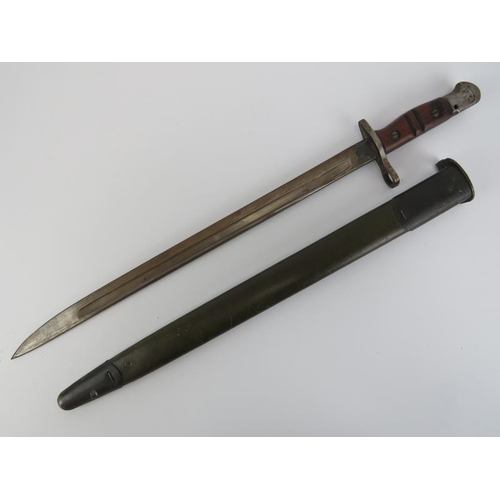 276 - A WWI era American Remington Model 1917 bayonet with scabbard. Marks to the ricasso. 58.3 cm total l... 