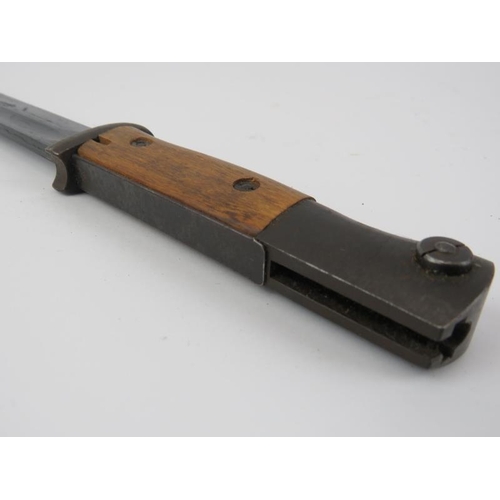 279 - A WWII era Spanish Mauser K98 bayonet with scabbard. Blade unmarked. 40.5 cm total length.
Condition... 