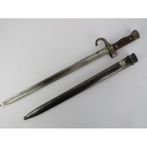 282 - A French M1892 Mannlicher Berthier bayonet with scabbard. 52.7 cm total length.
Condition report: So... 