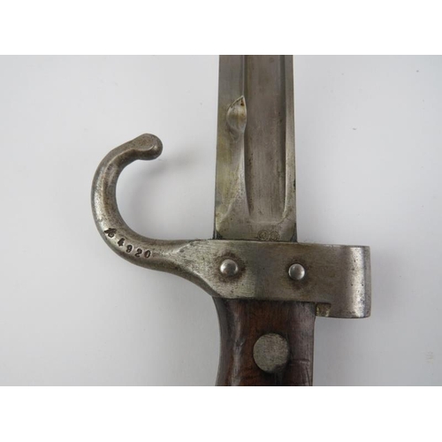 282 - A French M1892 Mannlicher Berthier bayonet with scabbard. 52.7 cm total length.
Condition report: So... 