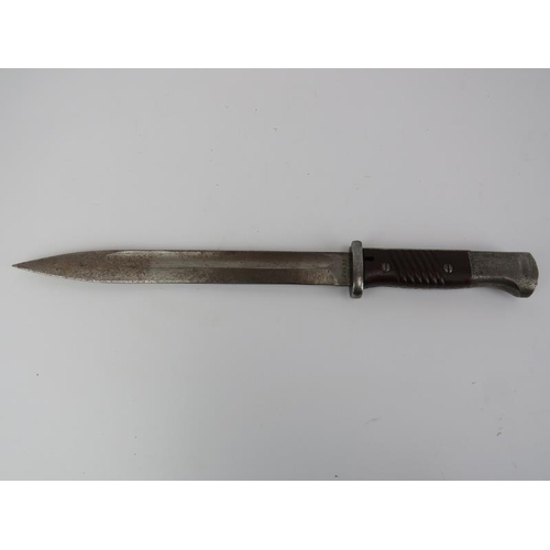 288 - A WWII German K98 Mauser Bayonet. 38.5 cm length.
Condition report: Some age related wear as illustr... 