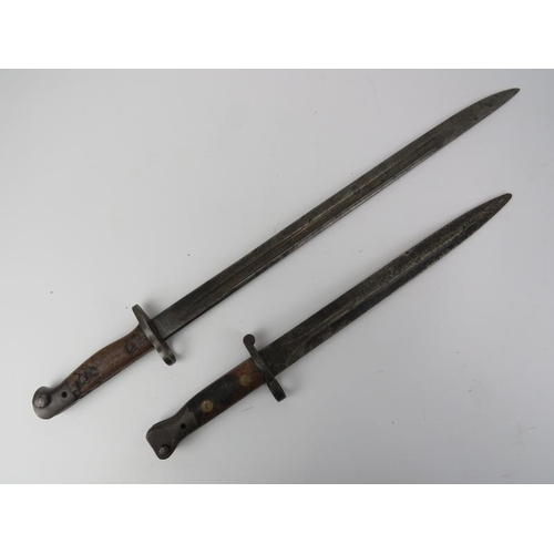 290 - A British Boer War era Lee Metford 1888 pattern bayonet and a British 1907 pattern bayonet. (2 items... 